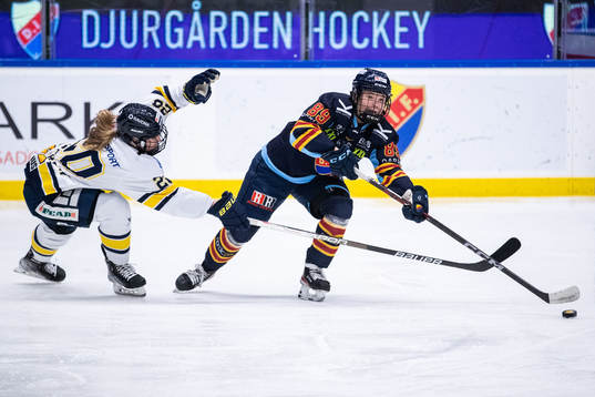 HV71s Karoline Pedersen och Djurgårdens Nicole Hall