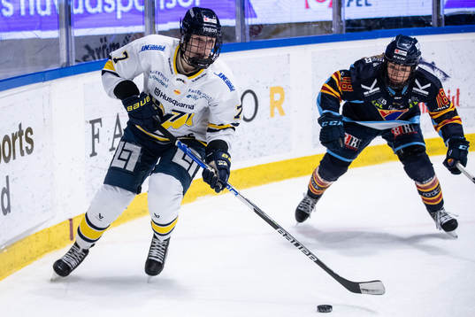 HV71s Ella Viitasuo och Djurgårdens Alice Östensson