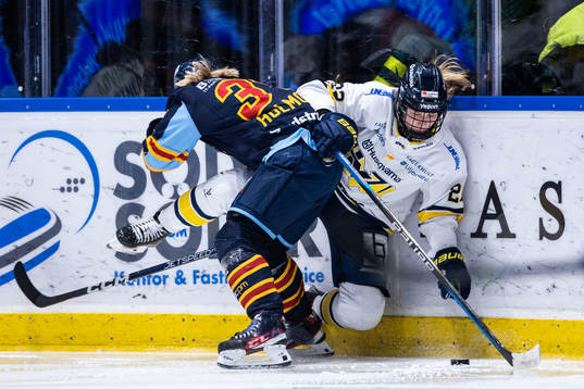 Djurgårdens Josefine Holmgren och HV71s Suvi Käyhkö