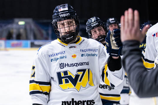 HV71s Ella Viitasuo jublar