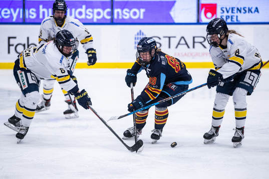 Djurgårdens Nicole Hall mot HV71s Hilda Svensson och