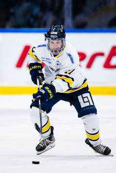 s Danielle Stone