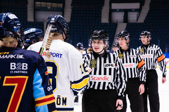 Assisterande domare Ottilia Classon, domare Anna Hammar och
