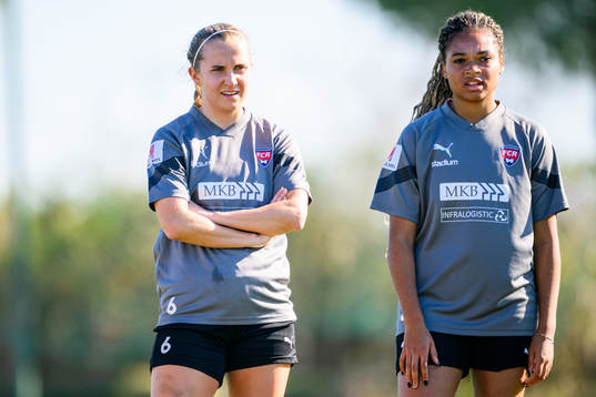 Ria Noora Minerva Öling och Isabella Obaze