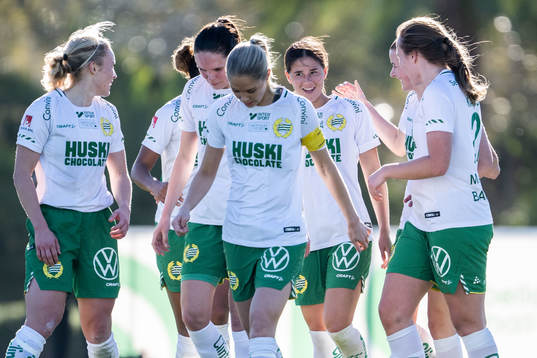 Kyra Cooney-Cross of Hammarby celebrates with teammates