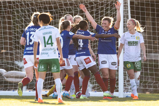 Stine Ballisager Pedersen of Vålerenga celebrate scoring