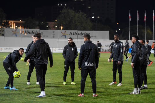 AIK players warm up