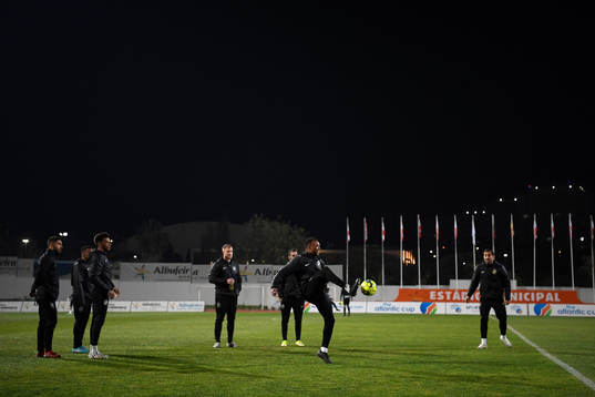AIK players warm up