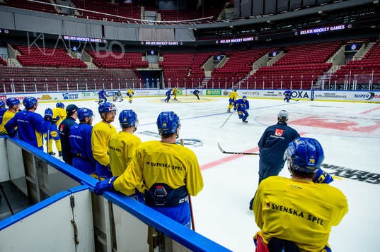 The players of Sweden at a practice session