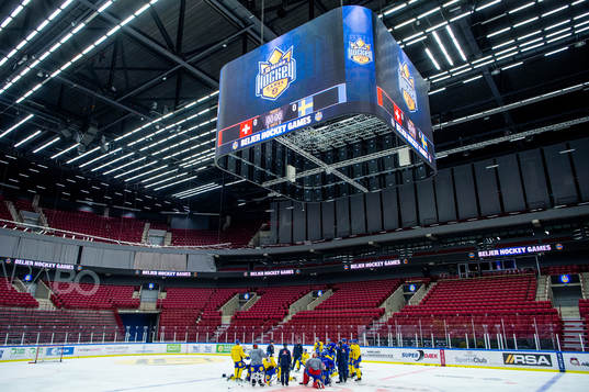 The players of Sweden at a practice session