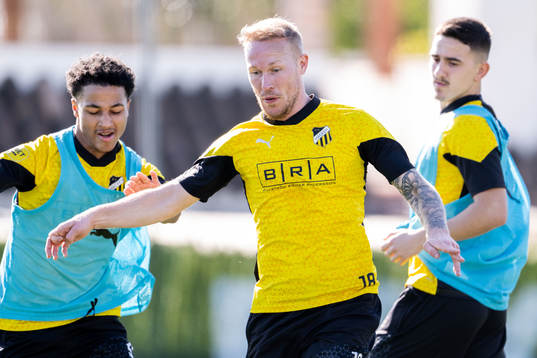 Momodou Lamin Sonko och Mikkel Rygaard Jensen