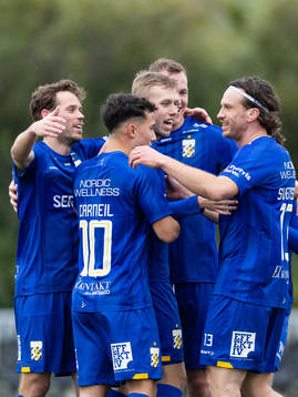 IFK Göteborgs Elias Hagen jublar med lagkamrater