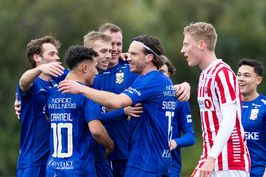 IFK Göteborgs Elias Hagen jublar med lagkamrater