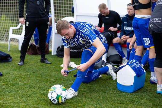 IFK Göteborgs Adam Carlén innan  träningsmatchen i