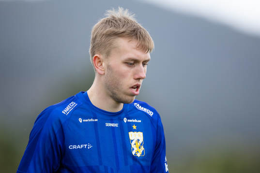 IFK Göteborgs Elias Hagen innan träningsmatchen i fotboll