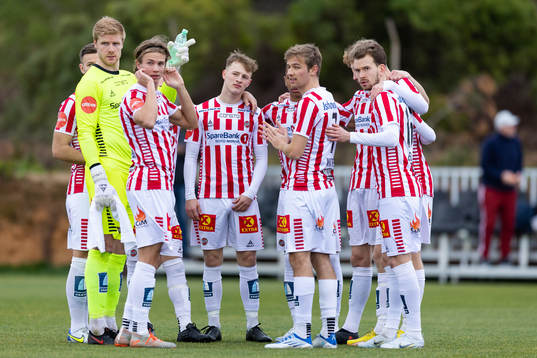 Tromsös spelare samlade innan träningsmatchen i fotboll