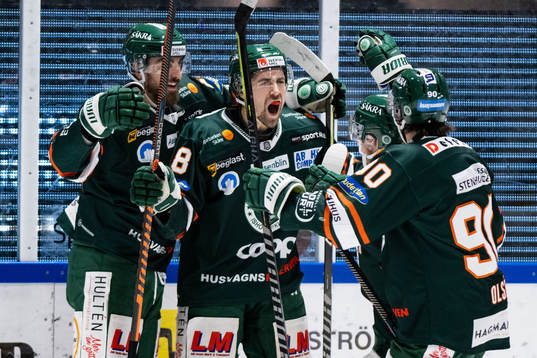 Kristianstads Robin Carlsson jublar