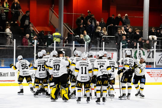 Västerås spelare jublar
