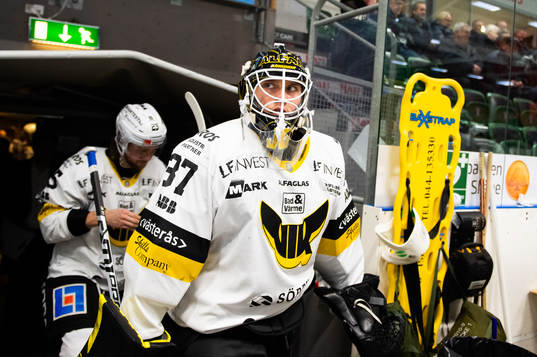 Västerås målvakt Johan Gustafsson  gör entré
