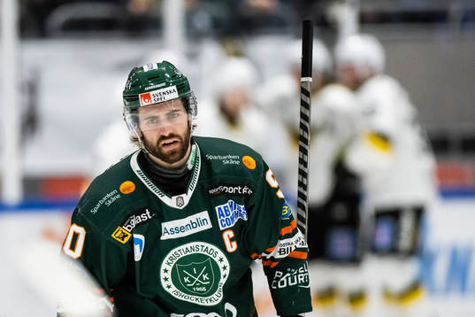 Kristianstads Rikard Olsen deppar medan Västerås spelare