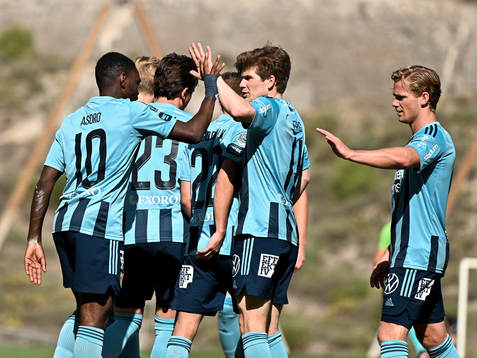 Djurgårdens Joel Asoro och Oliver Berg jublar