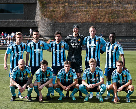 Djurgårdens lag på en lagbild före träningsmatchen i