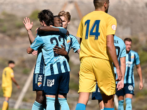 Djurgårdens Gustav Wikheim och Joel Asoro jublar