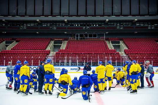 The players of Sweden at a practice session