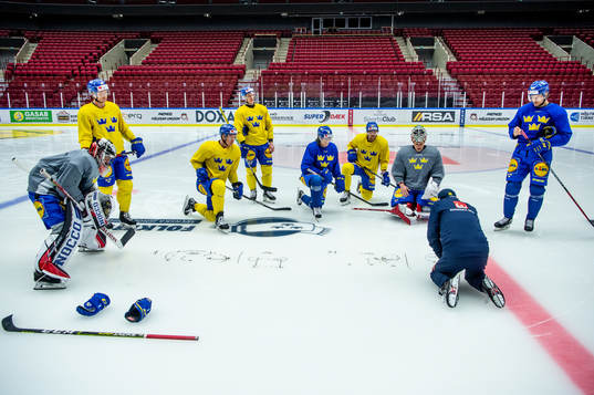 The players of Sweden at a practice session