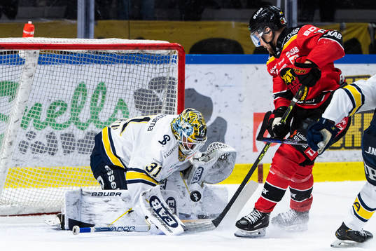 HV71s målvakt Joni Ortio och Luleås Einar Emanuelsson