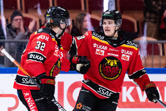 Luleås Julius Honka jublar med Oscar Engsund