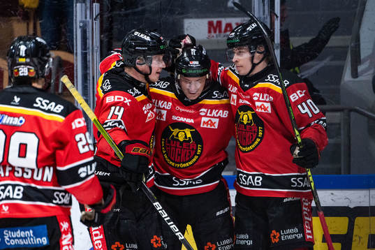 Luleås Joonas Rask jublar med Jonas Berglund och Tomi
