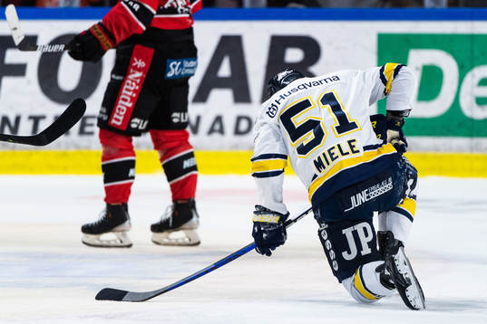 HV71s Andy Miele har ont