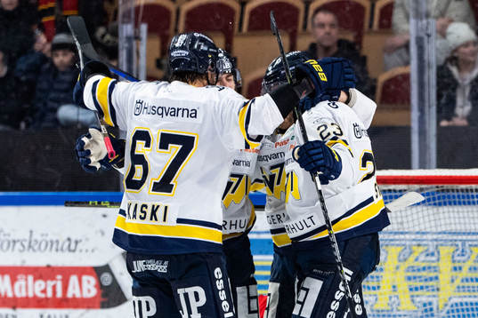 HV71s Radan Lenc jublar med lagkamrater