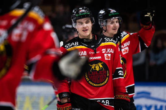 Luleås Julius Honka jublar