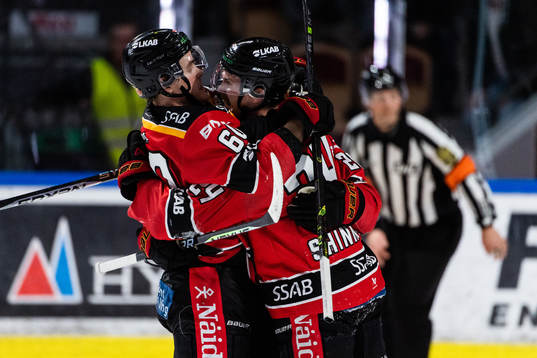 Luleås Julius Honka jublar