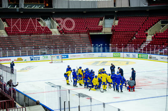 The players of Sweden at a practice session