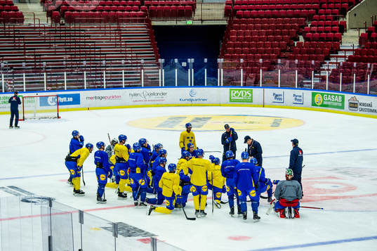 The players of Sweden at a practice session