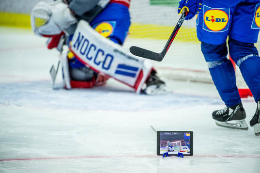 The players of Sweden at a practice session
