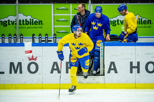 Anton Lander and Jacob de la Rose of Sweden at a practice