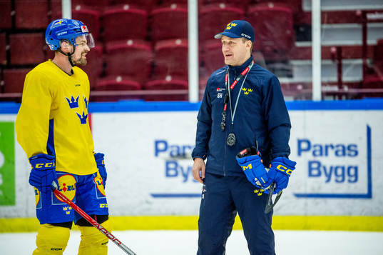 Anton Lander and head coach Sam Hallam of Sweden at a