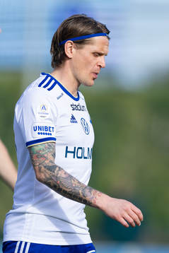 Norrköpings Ari Skúlason innan träningsmatchen i fotboll