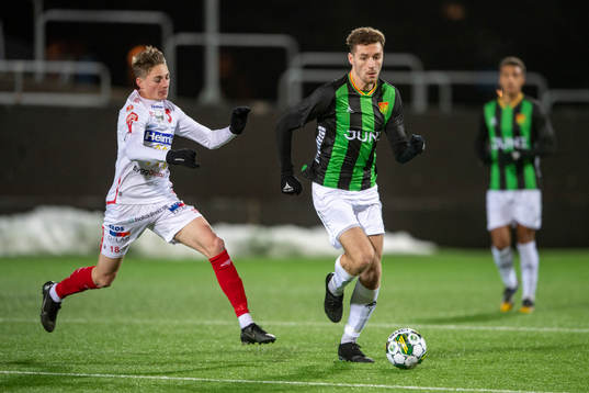 Degerfors Jamie Bichis och GAIS Anes Cardaklija