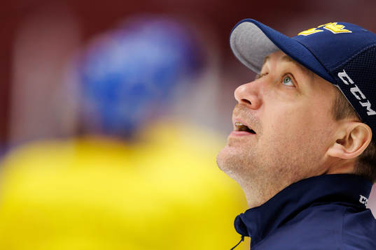 Head coach Sam Hallam of Sweden at a practice session ahed