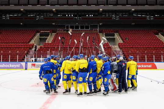 Players of Sweden at a practice session ahed of the Beijer