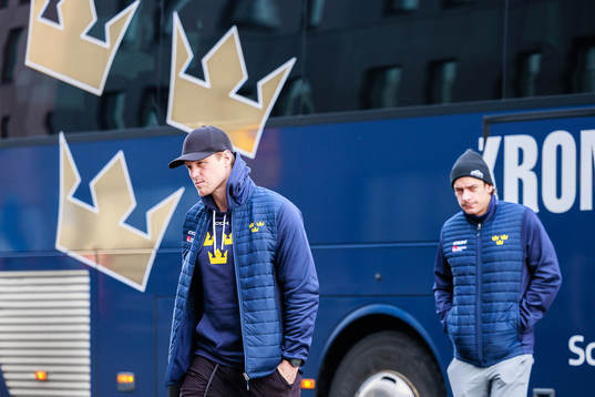 Goalkeeper Lars Johansson and André Petersson  of Sweden