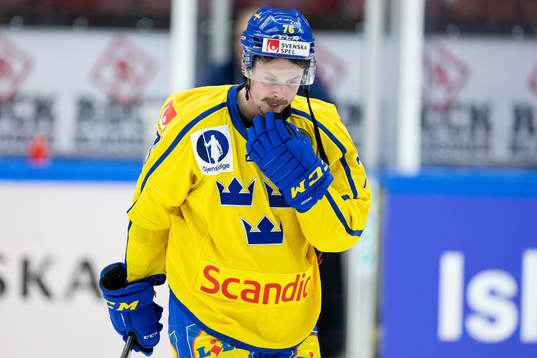 Jonathan Dahlén of Sweden looks dejected