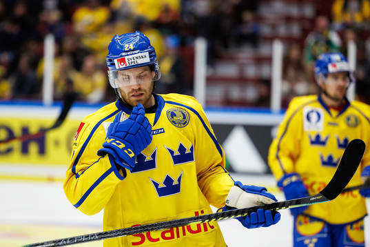 Oscar Lindberg of Sweden looks dejected