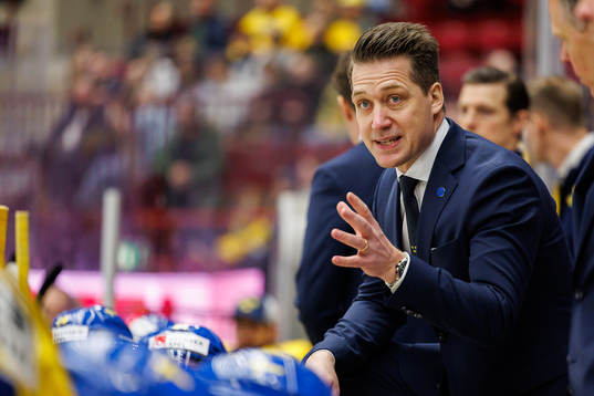 Head coach Sam Hallam of Sweden