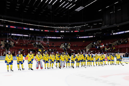 Players of Sweden looks dejected